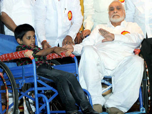 अमिताभ बच्‍चन ने बोले कादर के लिखे डायलॉग