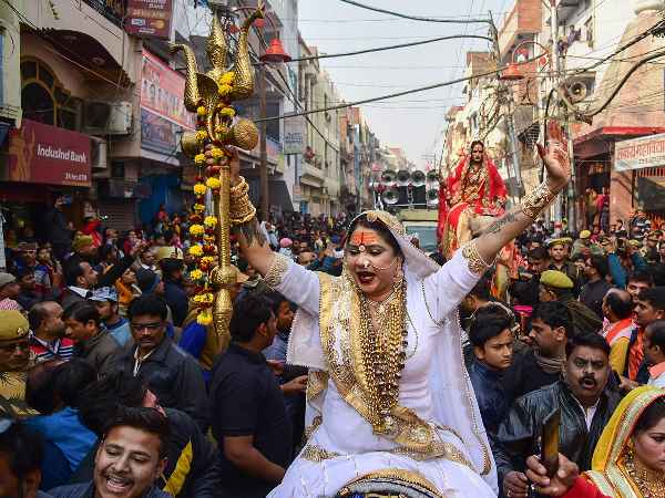 शाही अंदाज में निकली देवत्व यात्रा