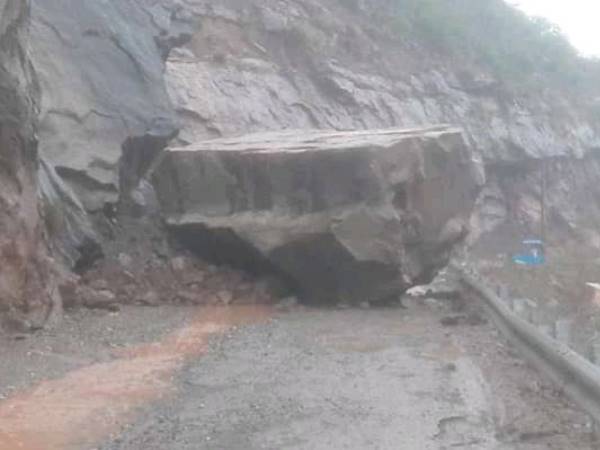 कश्मीर के उधमपुर में भूस्खलन