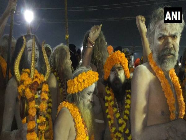 सबसे पहले अखाड़े के भालादेव ने किया स्नान सबसे पहले अखाड़े के भालादेव ने किया स्नान