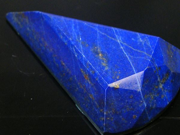 काले बालों के लिए प्रयोग में आता है ये पत्थर