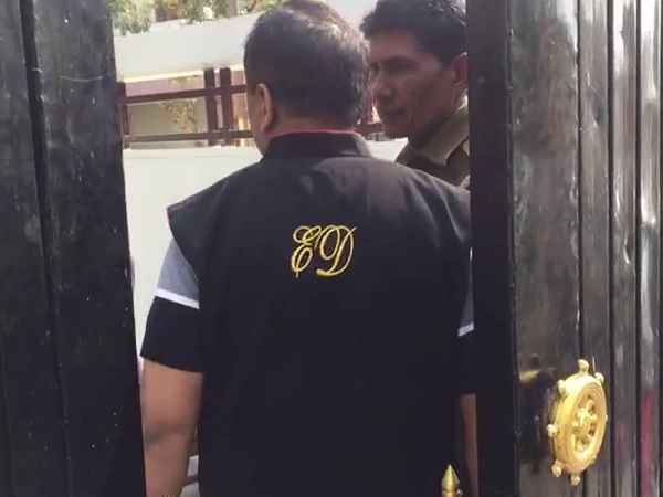 चार राज्यों में एक साथ शुरू हुई छापेमारी