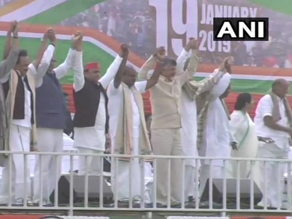 क्या सरकार विरोधी लोग देश की जनता नहीं हैं?