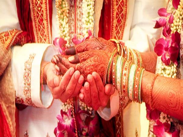 man attacked his friends mother with axe for giving him advice to marry in pune man attacked his friends mother with axe for giving him advice to marry in pune