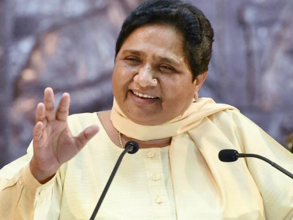 मायावती ने केंद्र सरकार के नोटबंदी और जीएसटी के फैसले पर सवाल उठाए