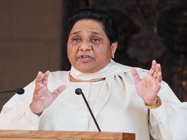 आक्रामक दिख रही हैं मायावती