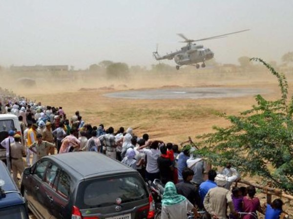 सत्तारूढ़ पार्टी देश के अंदर उपलब्ध हेलीकॉप्टर की सारी फ्लीट को पहले बुक की