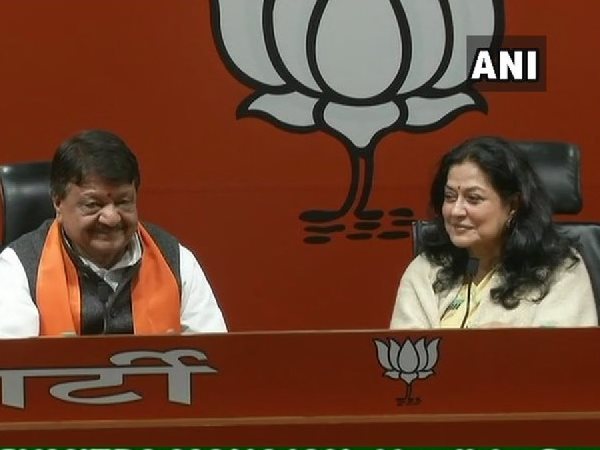 हिन्दी के साथ-साथ बंगाली फिल्मों में कर चुकीं काम