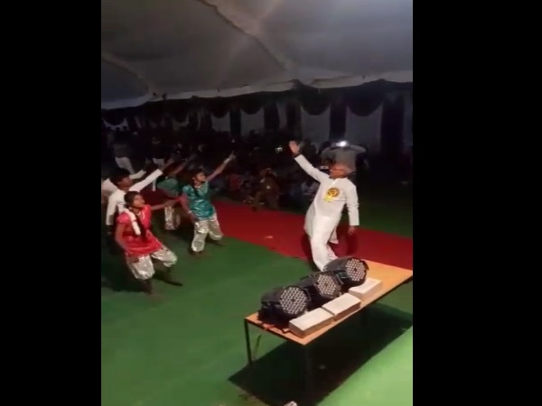  Nationalist Congress Party MP Madhukar Kukde danced on Aankh Marey song in Simba.