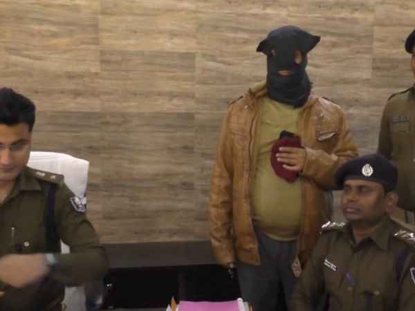 ऐसे खुली पोल