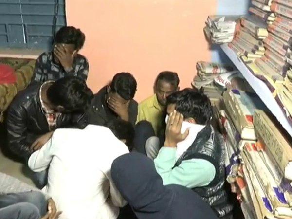 पुलिस ने की छापेमारी