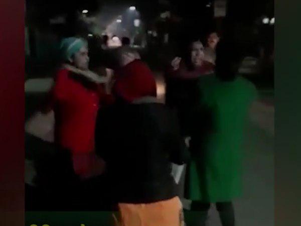 Female BJP leader beat acmo in Bijnor Female BJP leader beat acmo in Bijnor