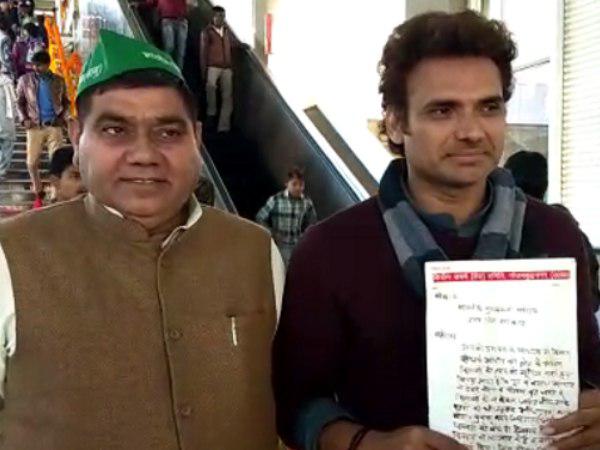 Farmers went to meet CM Yogi with letter written with blood Farmers went to meet CM Yogi with letter written with blood