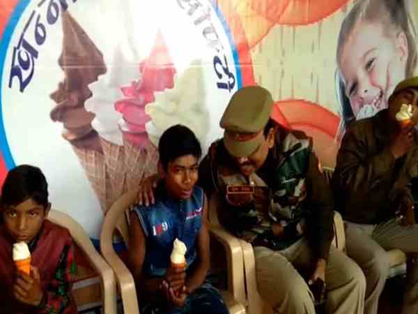 गरीब बच्चों को खिलाया भरपेट खाना गरीब बच्चों को खिलाया भरपेट खाना