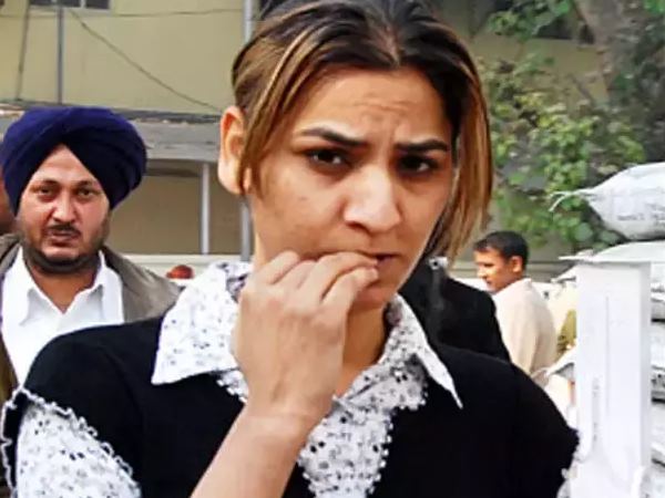 पैरोल पर जेल से बाहर आई थी सोनू