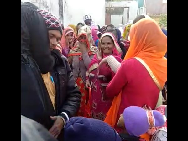 ग्राम प्रधान समेत सभी ग्रामीणों ने किया बारात का स्वागत