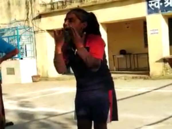 नेहा के हाव-भाव और सुरीली आवाज ने सबका दिल जीत लिया
