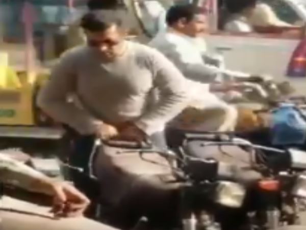 when salman khan look alike seen on the roads of karachi this is what happened when salman khan look alike seen on the roads of karachi this is what happened