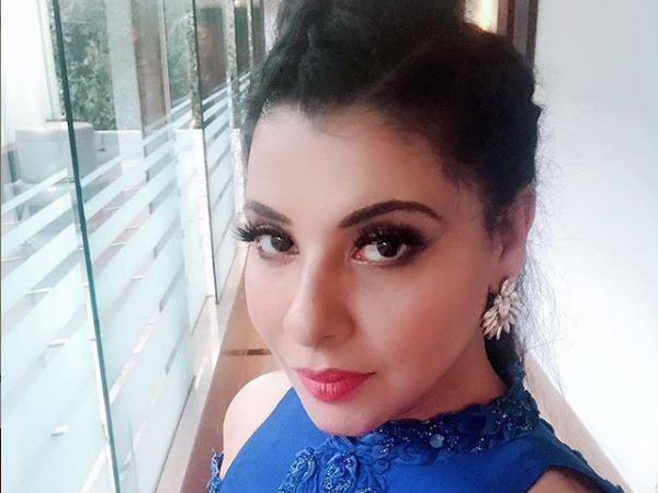 मोदी देश का निर्माण कर रहे हैं