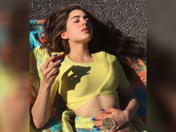 सारा अली खान के बॉयफ्रेंड के साथ ड्रिंक कर सैफ अली खान