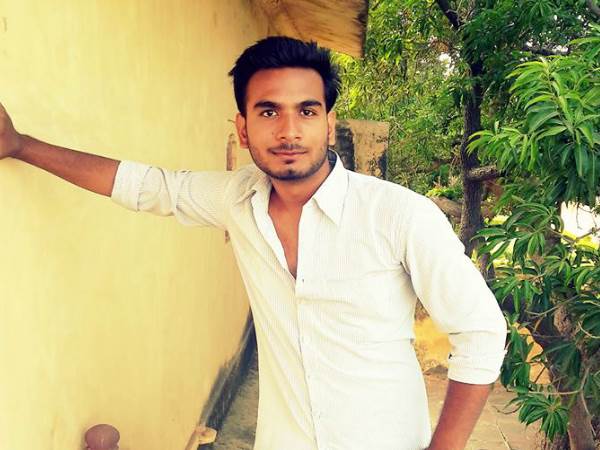 पिता की टेलरिंग की दुकान