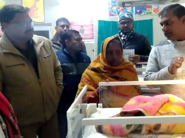 अस्पताल में चल रहा है इलाज