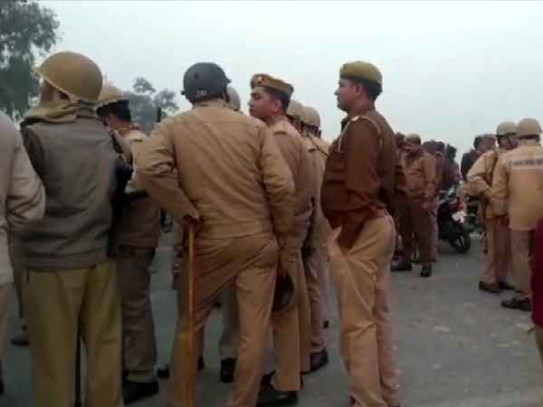 पुलिस ने मांगे पैसे