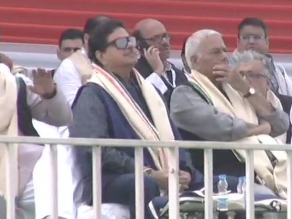 ममता बनर्जी की विपक्षी दलों की महारैली में शामिल हुए शत्रुघ्न सिन्हा