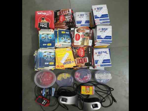 एक साथ लेते थे कस्टमर के कई फिंगरप्रिंट