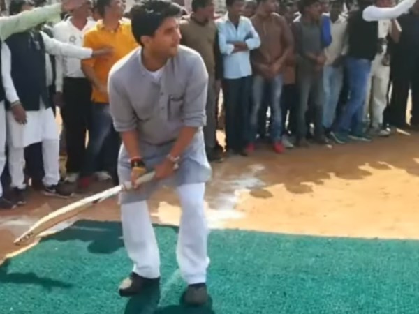 खुद शेयर किया वीडियो खुद शेयर किया वीडियो