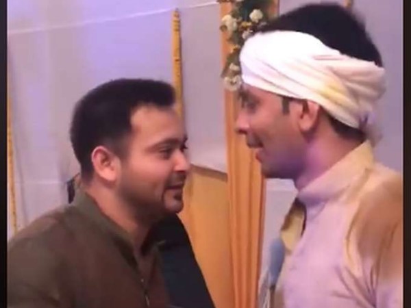 ये कैमरा पर करने की बातें नहीं ये कैमरा पर करने की बातें नहीं