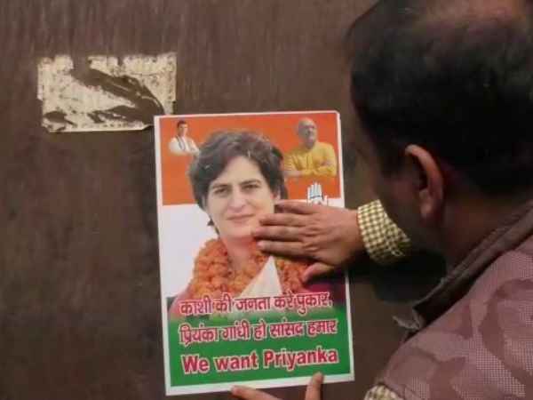 वाराणसी में लगाये पोस्टर