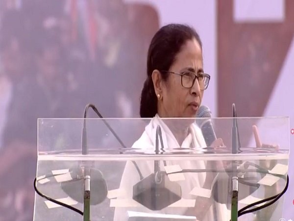 पीएम पद की दावेदारी के लिए ये दो फैक्‍टर्स सबसे अहम, दोनों में ममता निकलीं आगे 