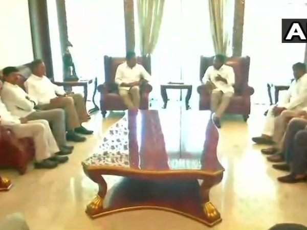 TRS KT Rama Rao meets YSR Congress Jaganmohan Reddy may alliance for 2019 loksabha elections TRS KT Rama Rao meets YSR Congress Jaganmohan Reddy may alliance for 2019 loksabha elections