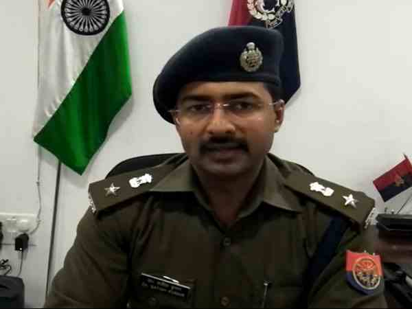 congress leader threatens daroga at police station in barabanki