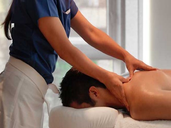 पिता की अश्लील क्लिप बनाकर वायरल करने की धमकी दी