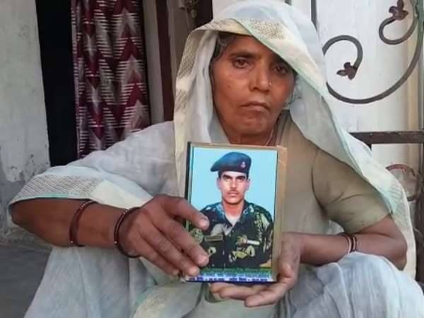 हेमराज के शहीद के बाद किया गया वादा नहीं हुआ अब तक पूरा