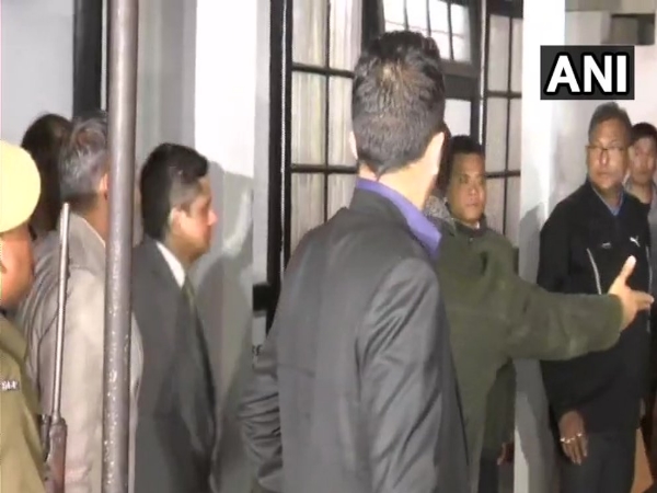 चिटफंड केस: CBI से सहयोग करने को तैयार नहीं राजीव कुमार चिटफंड केस: CBI से सहयोग करने को तैयार नहीं राजीव कुमार