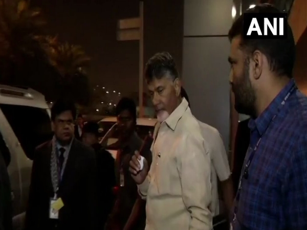 विशेष राज्य की मांग को लेकर नायडू आज बैठेंगे भूख हड़ताल पर विशेष राज्य की मांग को लेकर नायडू आज बैठेंगे भूख हड़ताल पर