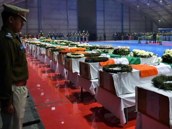 शहीद की विधवा को किया ट्रोल