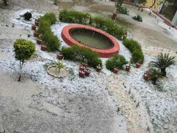 दिल्ली-NCR में तेज बारिश के साथ कई जगहों पर गिरे ओले