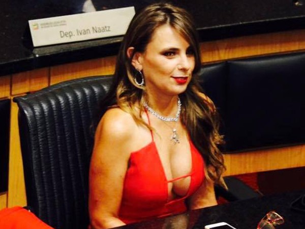 सांसद बोलीं- मैं जैसी हूं, वैसी ही रहूंगी सांसद बोलीं- मैं जैसी हूं, वैसी ही रहूंगी