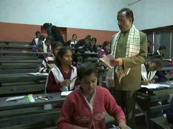 नहीं पकड़ा गया कोई नकलची नहीं पकड़ा गया कोई नकलची