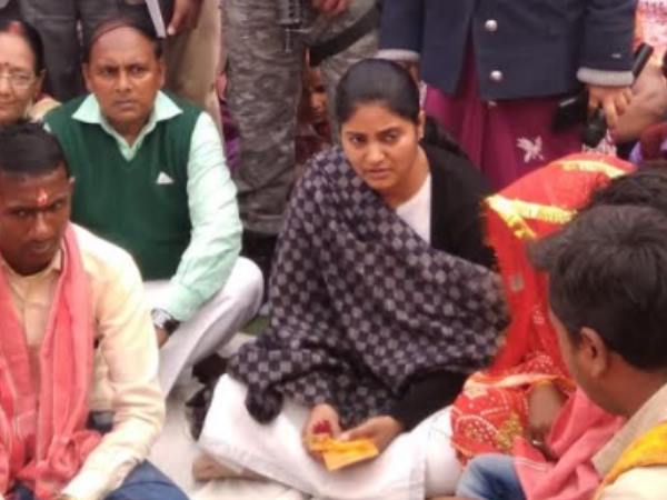 एक-दूसरे के हुए 294 जोड़े