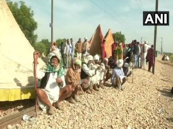 बातचीत की सरकार की कोशिश नाकाम, गुर्जरों का आंदोलन जारी