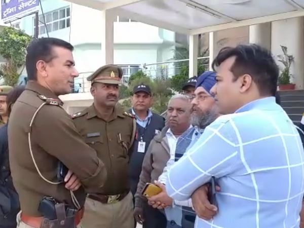 बदमाशों ने लूट के इरादे से मारी गोली