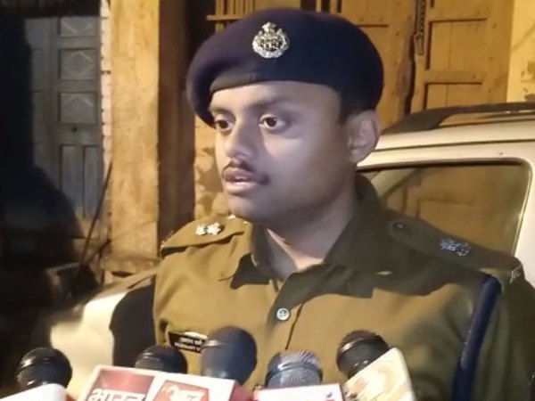 clash between two groups over minor dispute in agra