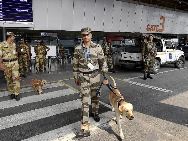 आई थी प्लेन को हाईजैक करने की धमकी आई थी प्लेन को हाईजैक करने की धमकी