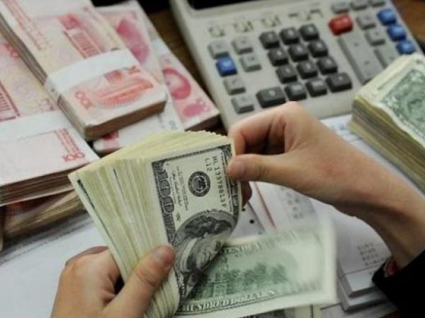 मुंबई एयरपोर्ट से एयर इंडिया के विमान में चढ़े मुंबई एयरपोर्ट से एयर इंडिया के विमान में चढ़े