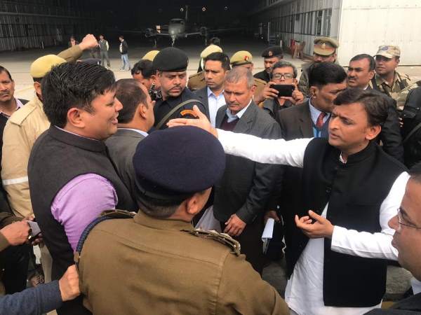 सत्ता की हनक, ठसक और सनक है अखिलेश को रोकना